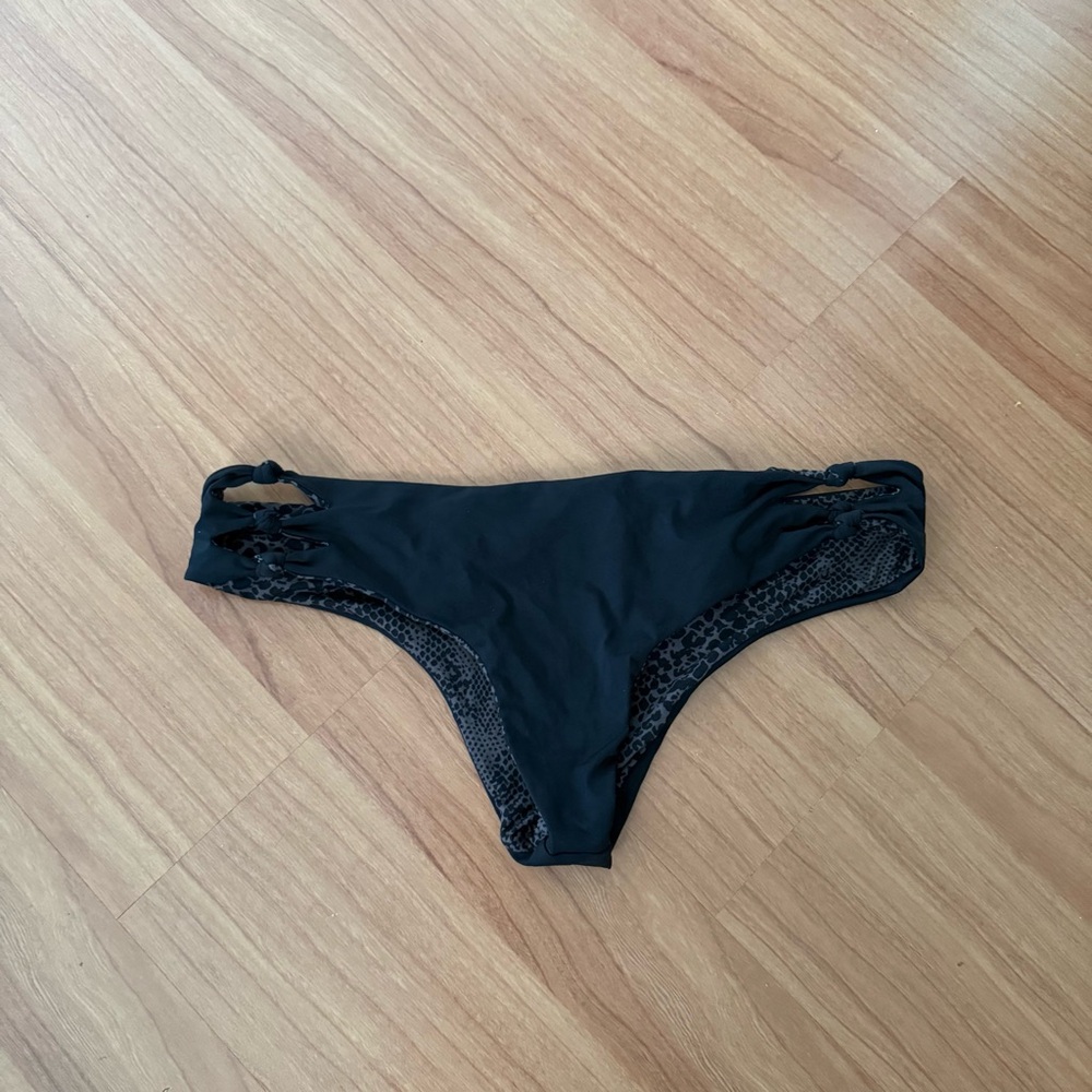 Acacia Alicante bottoms
